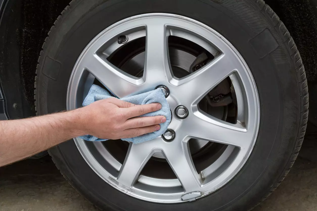 How To Clean and Polish Alloy Wheels, alloy wheel polish